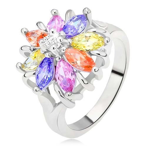 Lesklý prsteň striebornej farby, farebný kvet z brúsených kamienkov - Veľkosť: 56 mm