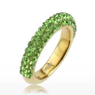 Trblietavý prsteň zlatej farby z ocele, línie svetlozelených kamienkov - Veľkosť: 57 mm