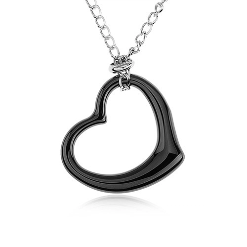 Oceľový náhrdelník, čierna keramická kontúra srdca, retiazka striebornej farby