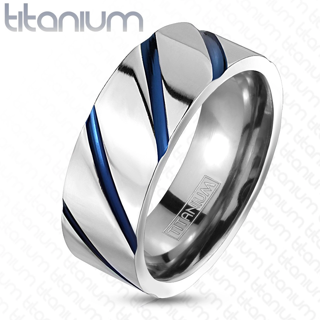 Titánový prsteň striebornej farby, vysoký lesk, šikmé modré zárezy - Veľkosť: 64 mm