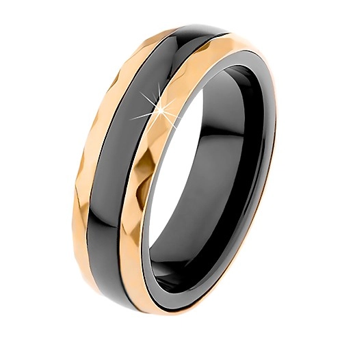 Keramický prsteň čiernej farby, brúsené oceľové pásy v zlatom odtieni - Veľkosť: 52 mm