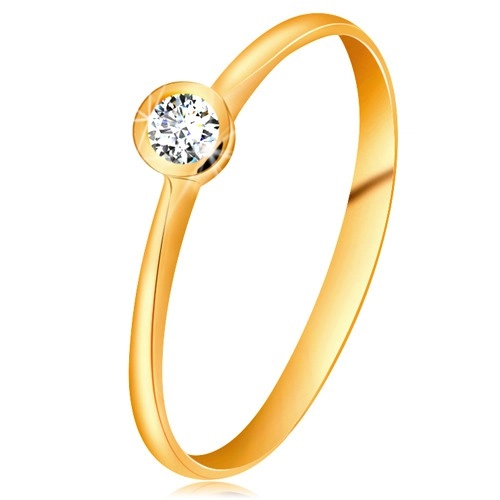 Prsteň zo žltého 14K zlata - ligotavý číry briliant v lesklej objímke, zúžené ramená - Veľkosť: 52 mm