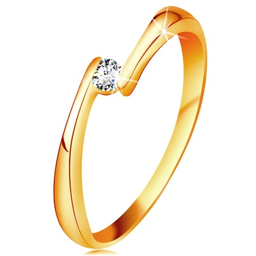 Prsteň zo žltého 14K zlata - číry diamant medzi zúženými koncami ramien - Veľkosť: 57 mm