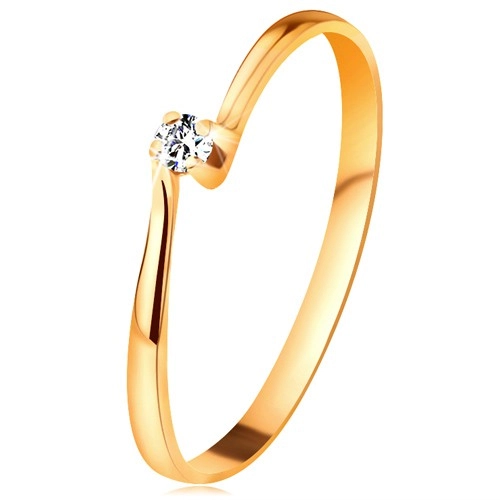 Briliantový prsteň zo žltého 14K zlata - diamant v kotlíku medzi zúženými ramenami - Veľkosť: 52 mm