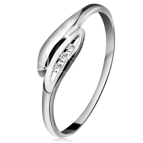 Briliantový prsteň v bielom 14K zlate - mierne zahnuté lístočky, tri číre diamanty - Veľkosť: 60 mm