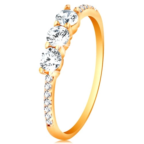 Zlatý prsteň 585 - tri číre vyvýšené zirkóny, ramená vykladané zirkónikmi - Veľkosť: 49 mm