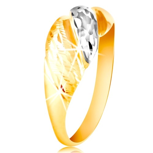 Zlatý prsteň 585 - vypuklé pásy žltého a bieleho zlata, ligotavé ryhy - Veľkosť: 49 mm