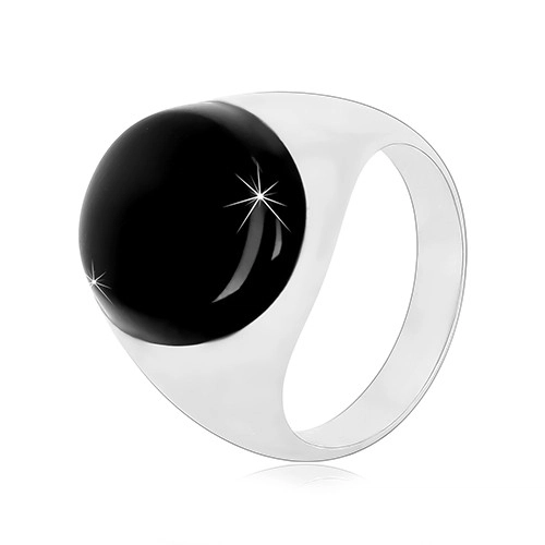 Strieborný prsteň 925 s čiernou oválnou glazúrou a lesklými ramenami - Veľkosť: 53 mm