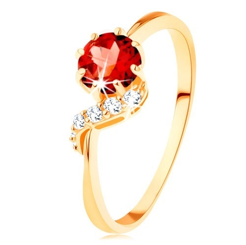 Zlatý prsteň 375 - okrúhly granát červenej farby, ligotavá vlnka - Veľkosť: 60 mm