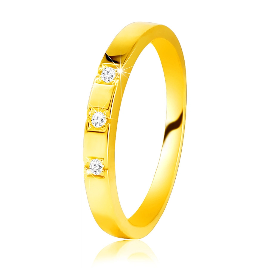 Diamantový prsteň zo žltého 585 zlata - lesklé ramená, tri ligotavé brilianty  - Veľkosť: 49 mm