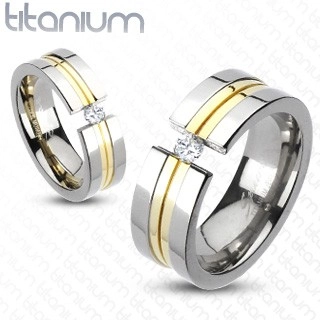 Prsteň z titánu - dva pásy zlatej farby, zirkón - Veľkosť: 68 mm
