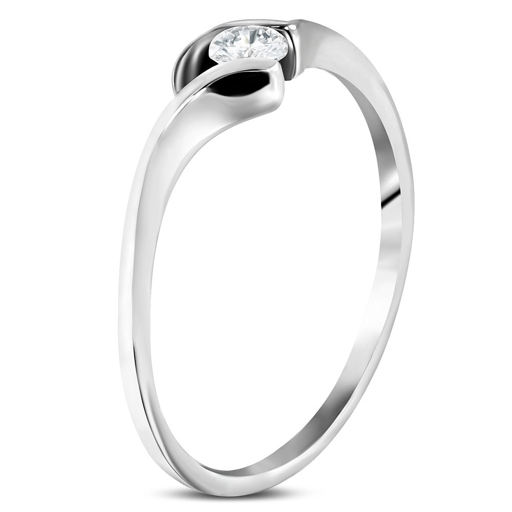 Oceľový zásnubný prsteň - tenké zahnuté ramená, okrúhly číry zirkón - Veľkosť: 50 mm