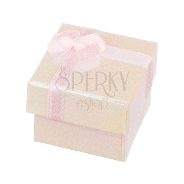 Darčeková krabička na prsteň v perleťovej ružovej farbe s mašľou