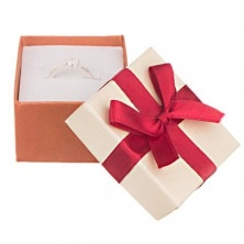 Krabička na darček - kocka s bronzovým leskom a bordovou stuhou