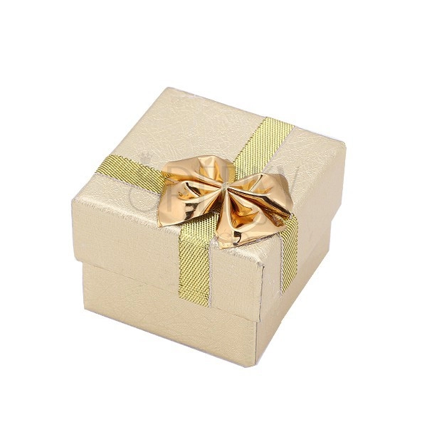 Zlatá darčeková krabička na prsteň - vzorovaný povrch, mašľa, stuha