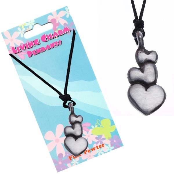 E-shop Šperky Eshop - Čierny šnúrkový náhrdelník – prívesok, tri srdcia S7.12
