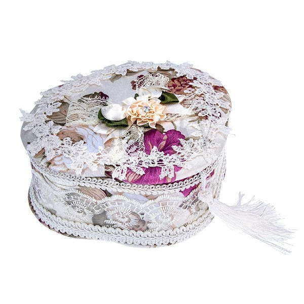 Šperkovnica trojlístok - biela s kvetmi, čipkou a brmbolcom