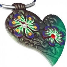 Náhrdelník z FIMO hmoty - modrá šnúrka, zelené srdce a kvety