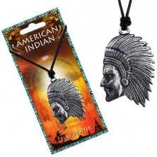 Čierny náhrdelník - šnúrka a lesklý kovový prívesok Indiána