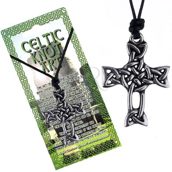 Čierna šnúrka na krk a lesklý prívesok, kríž z keltského uzla