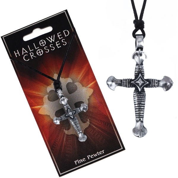 E-shop Šperky Eshop - Čierna šnúrka na krk s kovovým príveskom ovinutého kríža AC1.11