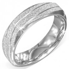 Štvorhranný prsteň z ocele - striebornej farby, pieskovaný, šikmé zárezy