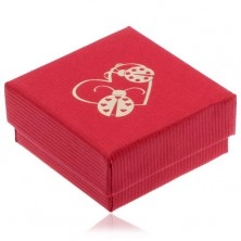 Červená krabička na náušnice, obrys srdca a dve lienky zlatej farby