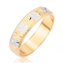 Prsteň zlatostriebornej farby s diamantovým rezom a ryhovanými okrajmi