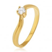 Zlatý prsteň 585 - lesklé zvlnené ramená, priehlbina, číry kamienok