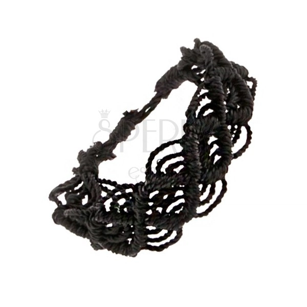 Háčkovaný náramok čiernej farby, zvlenené línie