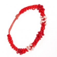 Šnúrkový náramok - červený, špirálovito spletený, dvojfarebné korálky