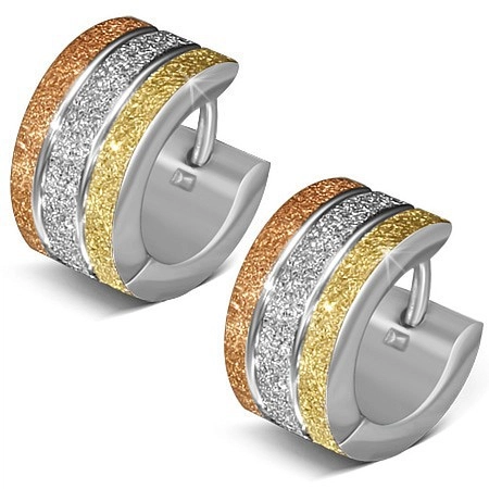 E-shop Šperky Eshop - Pieskované okrúhle náušnice z ocele, tri farebné pásy S28.12