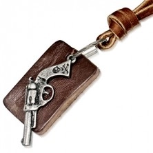 Kožený náhrdelník - kávovohnedý pruh, obdĺžníková známka, revolver