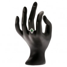 Strieborný prsteň 925 - elipsovitý kamienok zelenej farby, zirkónová kontúra
