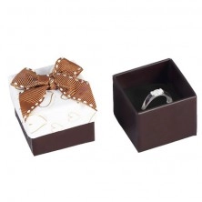 Hnedo-biela krabička na šperk, kontúry sŕdc, prešívaná mašľa