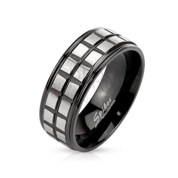 Čierny oceľový prsteň, dve línie z matných štvorcov striebornej farby