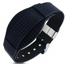 Čierny gumený náramok, károvaný vzor, hodinkový štýl