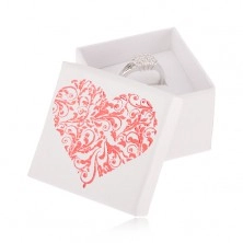Darčeková krabička bielej farby, trblietavé červené srdce z lístkov
