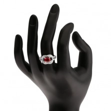 Strieborný 925 prsteň, oválny rubínový kameň, zirkónový uzol