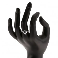 Strieborný 925 prsteň, okrúhly čierny kamienok v zirkónovom kosoštvorci