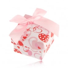 Bielo-ružovo-červená krabička na prsteň, srdiečka, svetloružová stuha