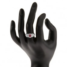 Strieborný 925 prsteň, oválny červený zirkón s čírym lemom, ozdobné línie