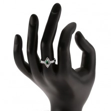 Strieborný prsteň 925, kosoštvorec s tmavozeleným očkom a čírym lemom