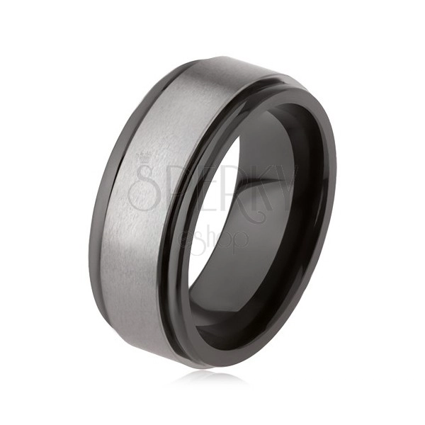 Čierny keramický prsteň s oceľovosivým volfrámovým pásom na povrchu