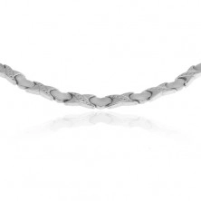 Magnetický náhrdelník z ocele, strieborná farba, "X" články, srdiečka