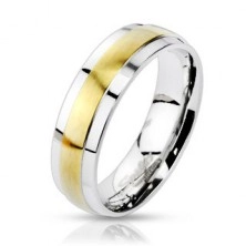 Oceľový prsteň striebornej farby, vyvýšený matný pás v zlatom odtieni
