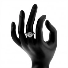Zásnubný strieborný prsteň 925, kruh a ramená zdobené zirkónmi, číry kameň