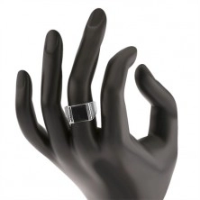 Strieborný prsteň 925, zrkadlovolesklé ramená, štvorec s čiernou glazúrou