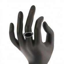 Strieborný prsteň 925, ovál s čiernou glazúrou, lesklé a rozšírené ramená