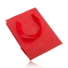 Malá papierová taštička na darček v perleťovo-červenej farbe, červené stužky